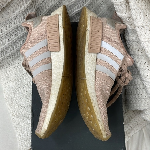 Ladies PINK ADIDAS NMD R1 W size 9 - Picture 4 of 6